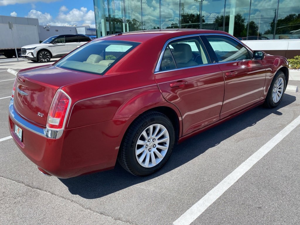 2013 Chrysler 300 Base photo 4