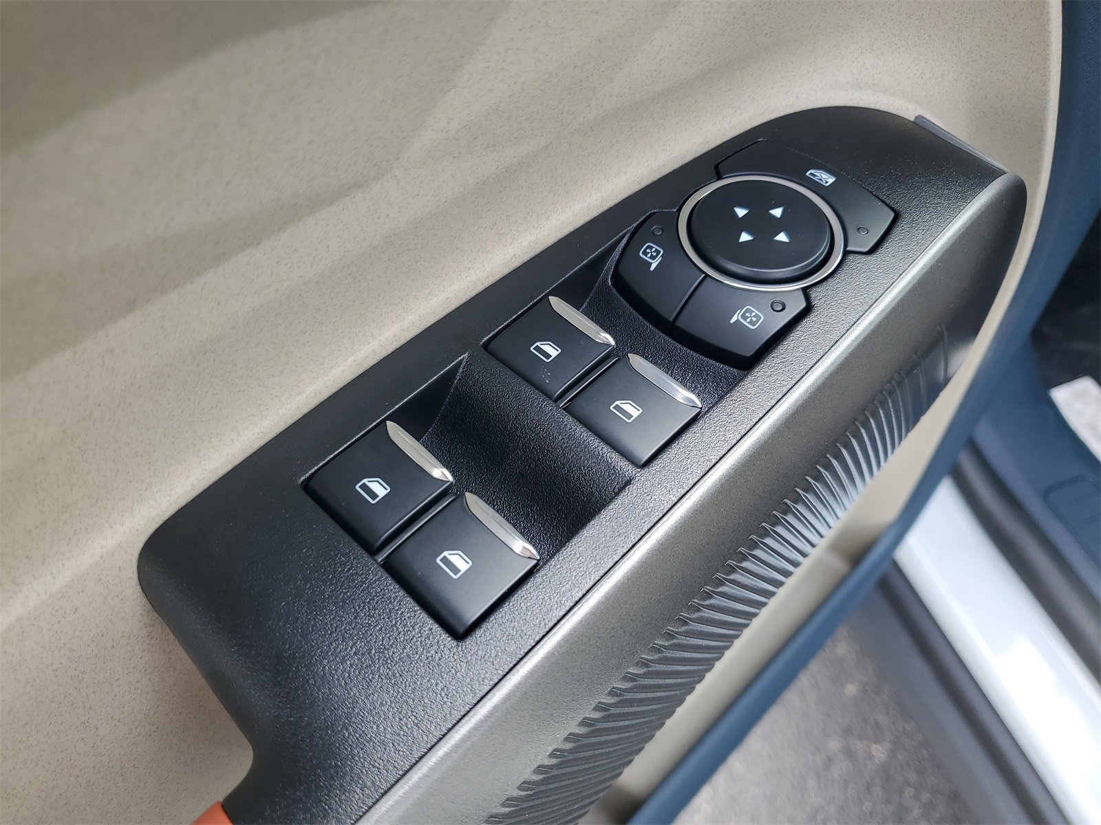 2025 Ford Maverick Lariat photo 9