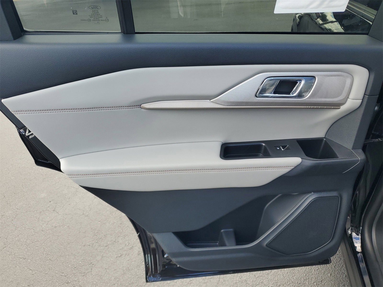 2025 Ford Explorer photo 8