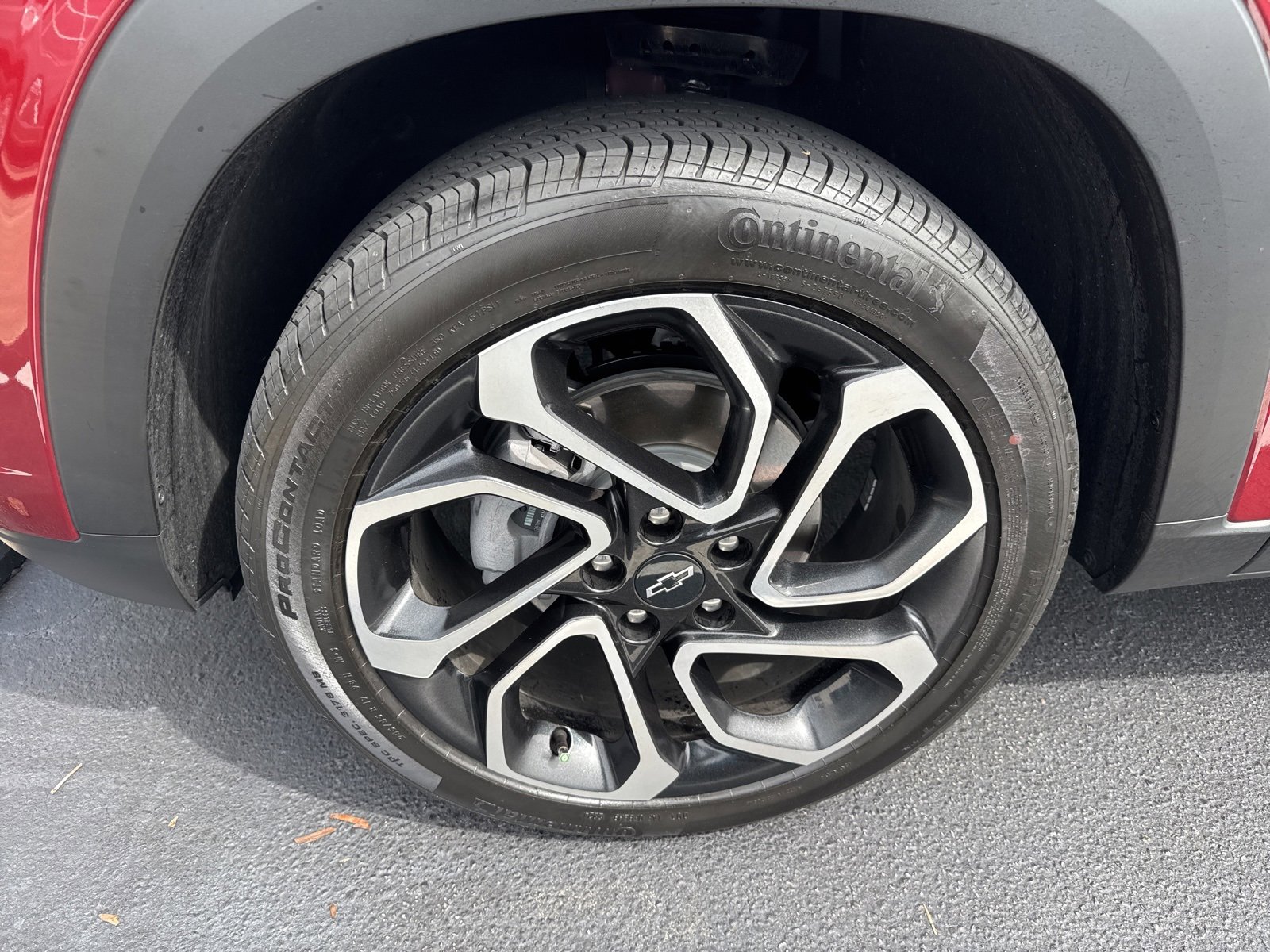 2025 Chevrolet Trax photo 2