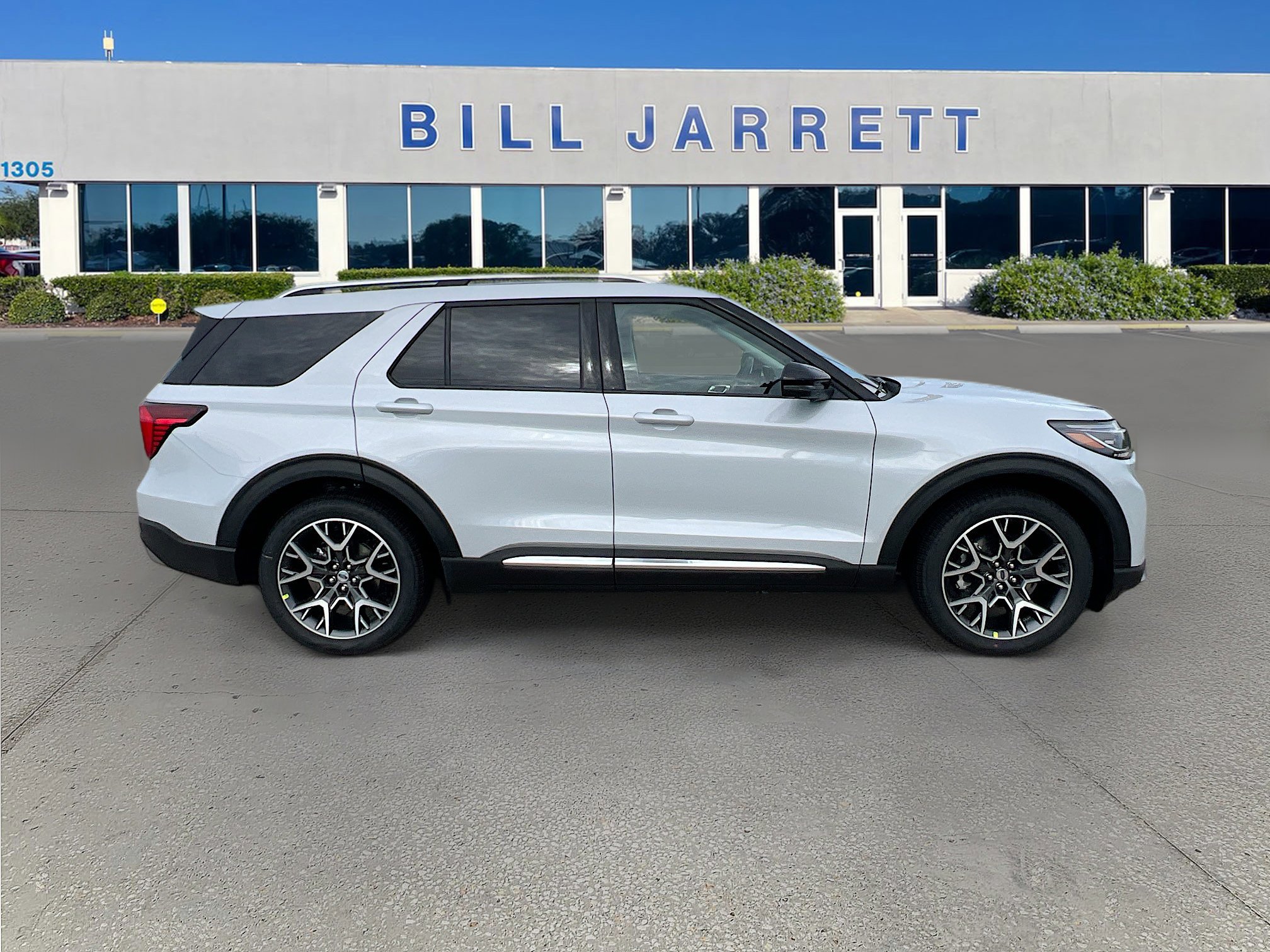 2025 Ford Explorer Platinum photo 3