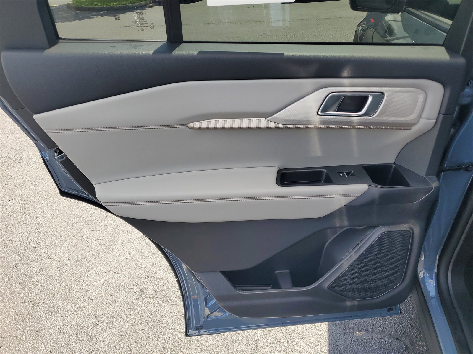 2025 Ford Explorer photo 6