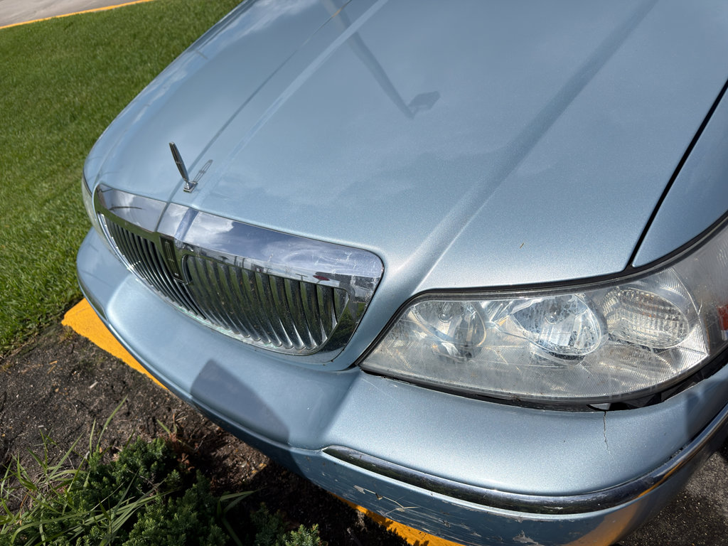 2011 Lincoln Town Car Signature Limited's photo