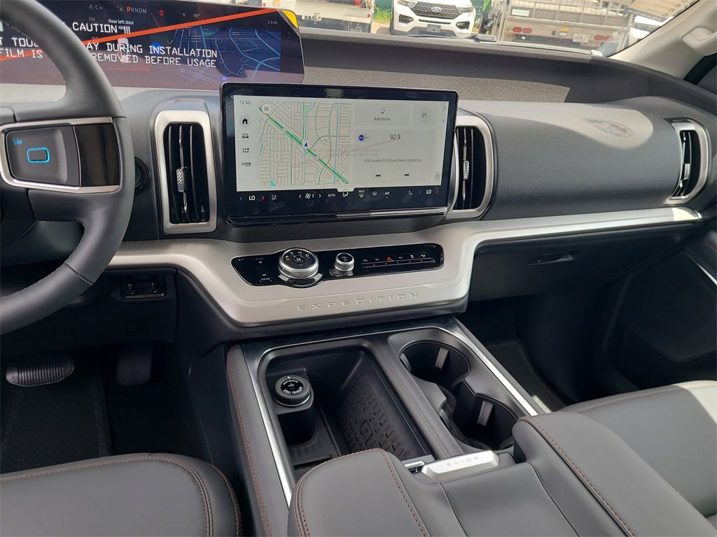 2025 Ford Expedition MAX photo 14