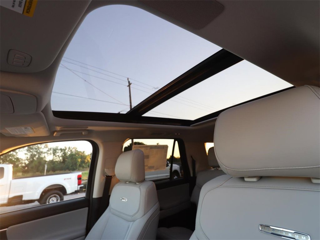 2025 Ford Expedition MAX Platinum photo 4