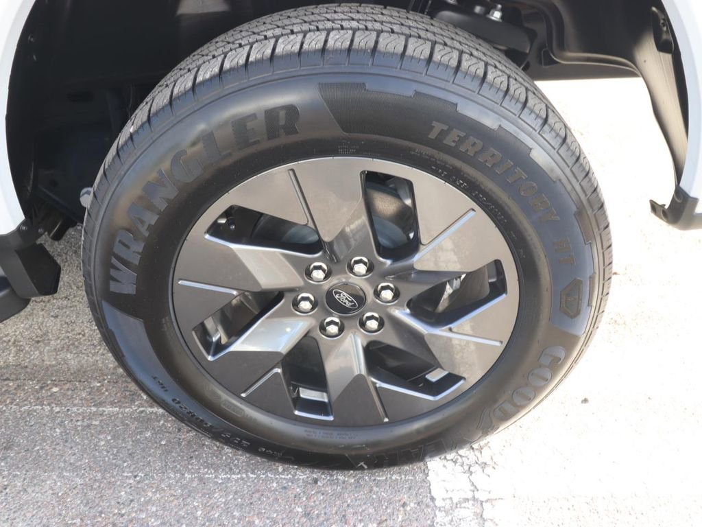 2025 Ford F-150 Lightning Lariat - Photo 16