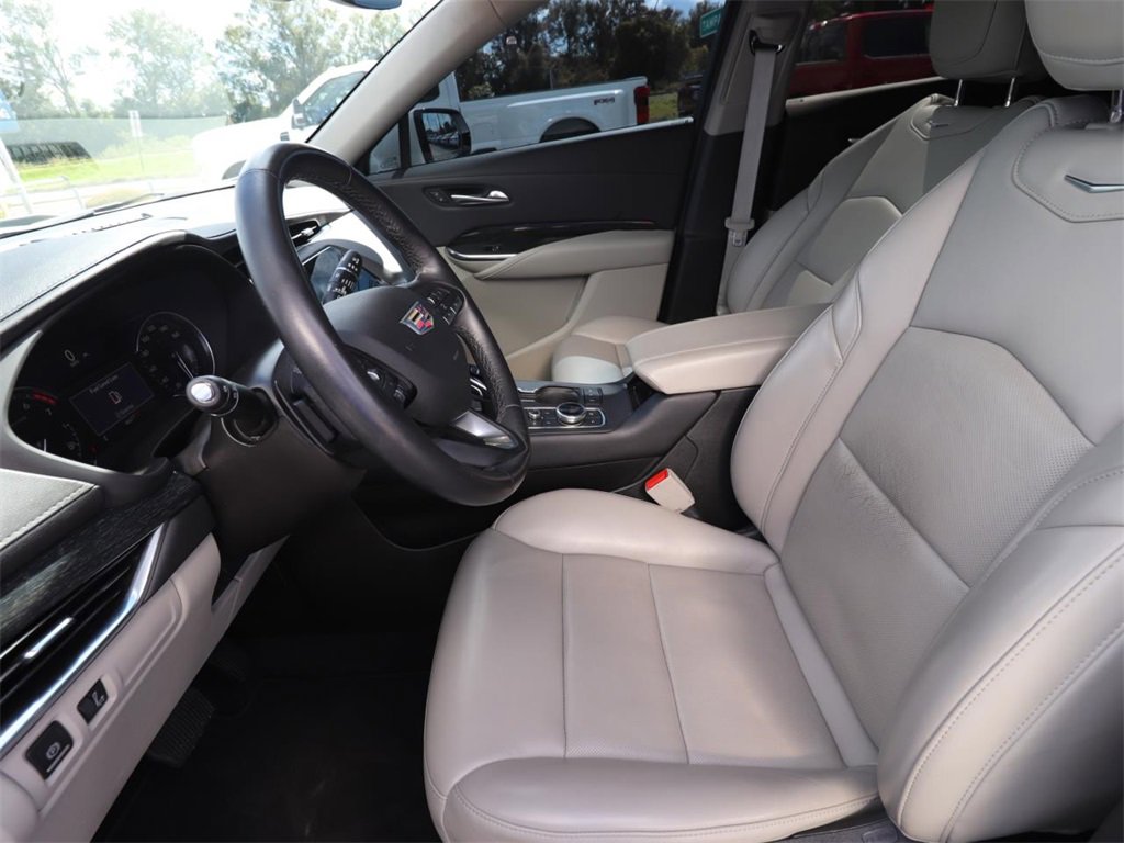 2023 Cadillac XT4 Premium Luxury photo 2