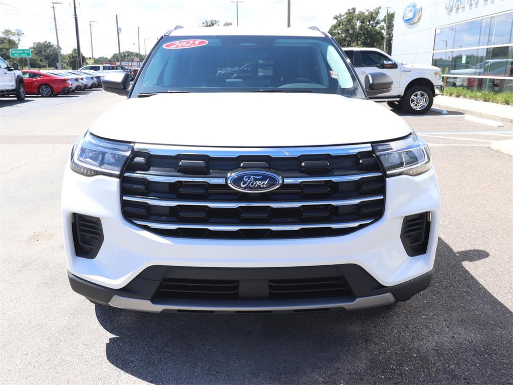 2025 Ford Explorer photo 3