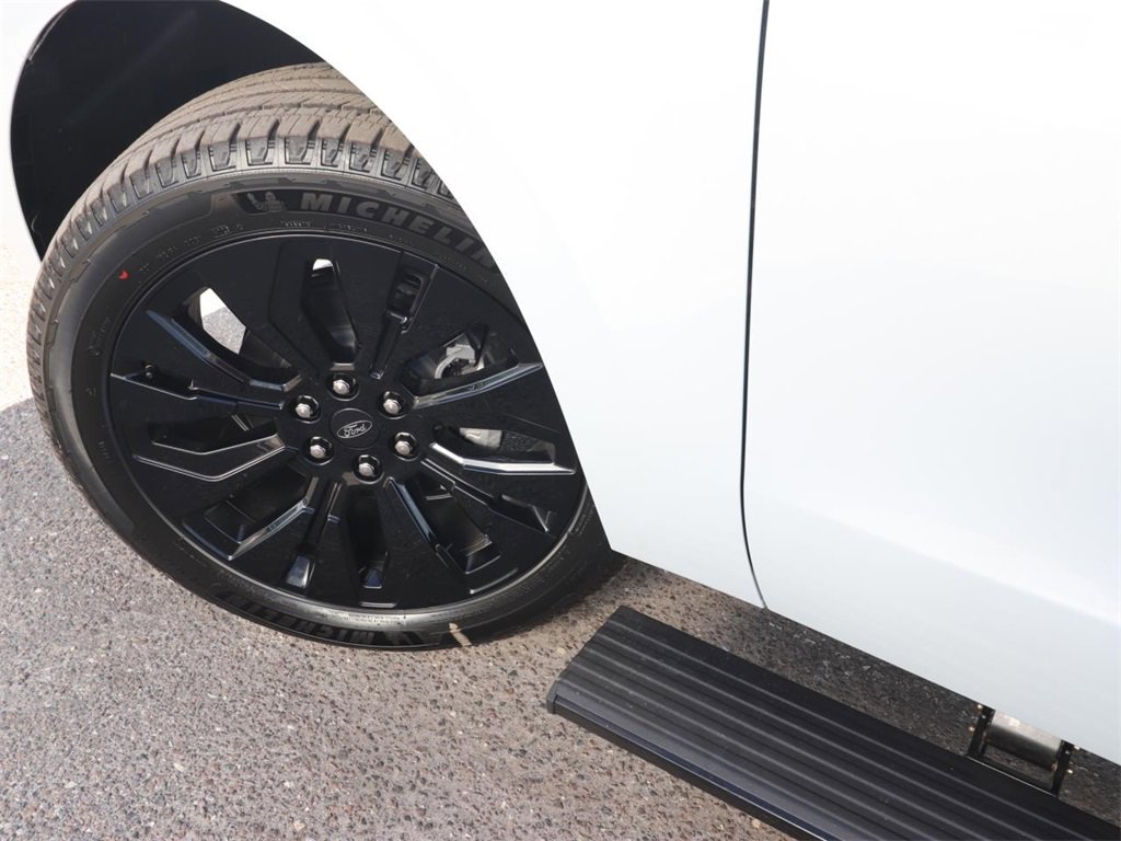 2025 Ford Expedition MAX Platinum photo 3