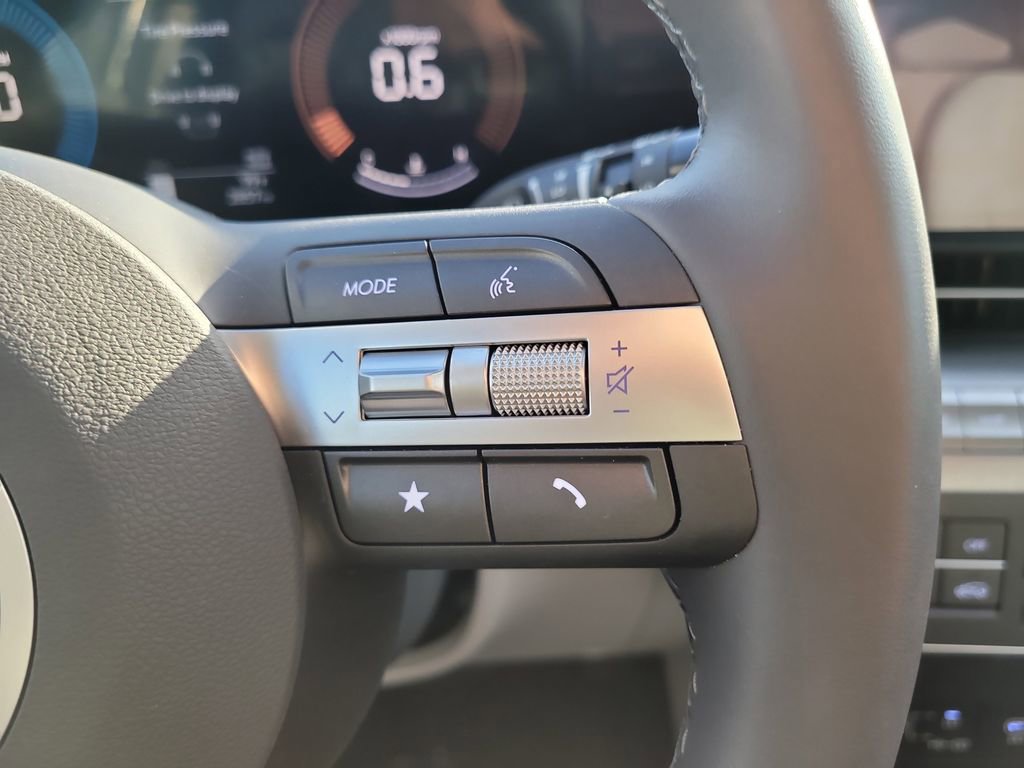 2025 Hyundai Kona SEL photo 22