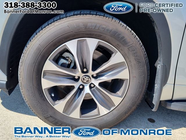 2024 Toyota Highlander LE photo 10