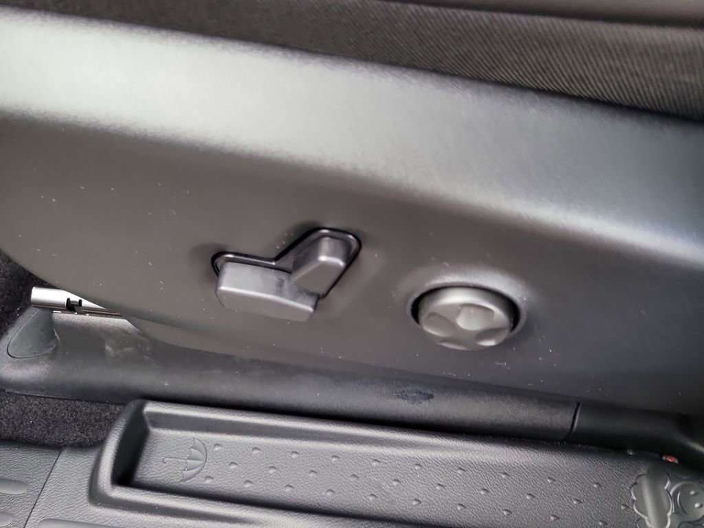2026 Chrysler Pacifica Limited photo 4
