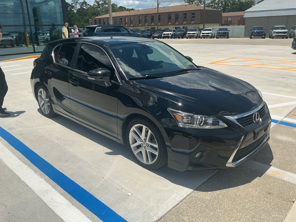 2016 Lexus CT 200h 200h's photo