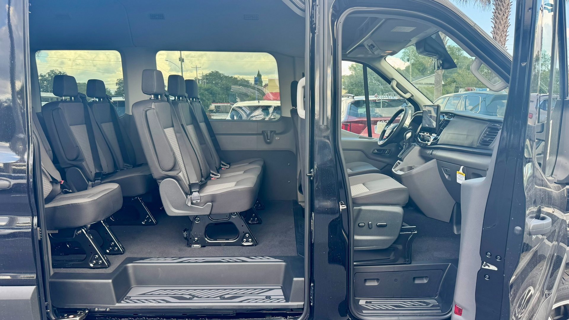 2025 Ford Transit XLT photo 4