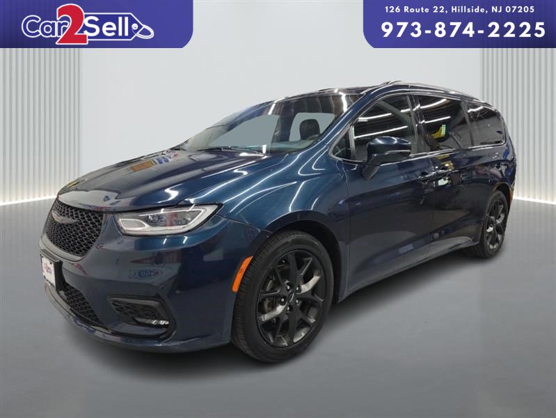 2022 Chrysler Pacifica Touring L's photo