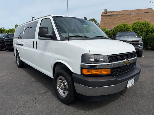2025 Chevrolet Express 3500 LT Extended's photo