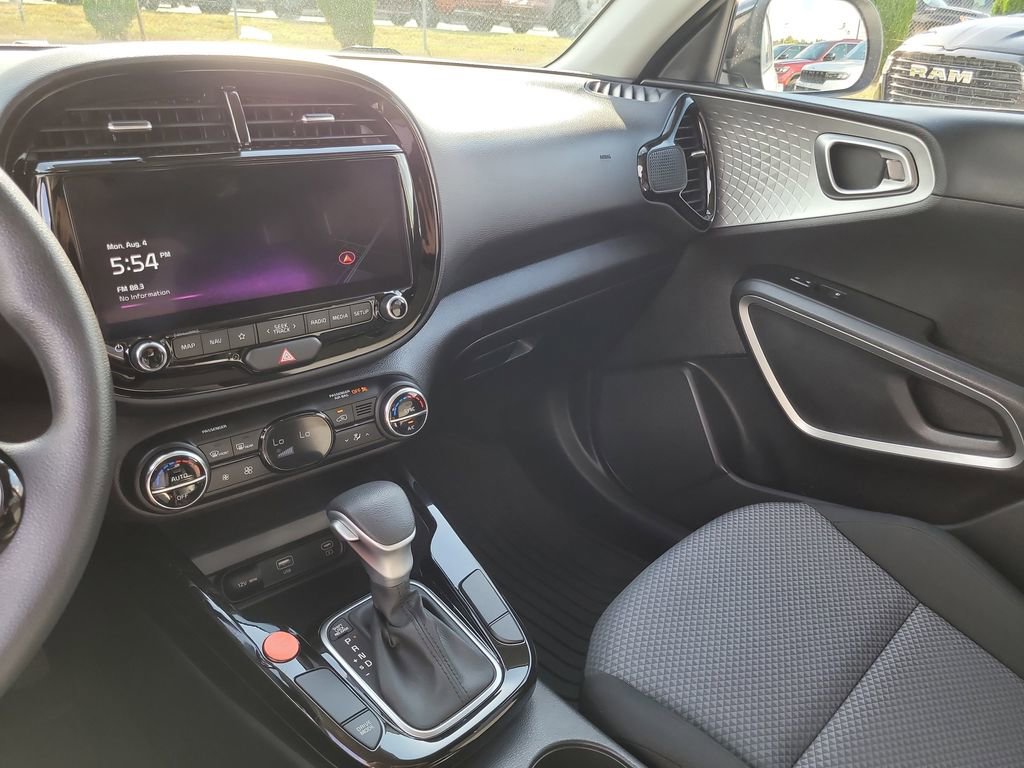 2023 Kia Soul S photo 17
