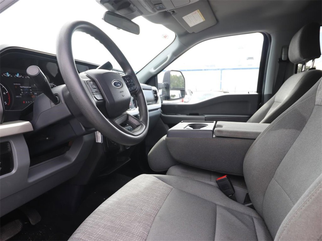 2024 Ford F-350 XLT photo 2