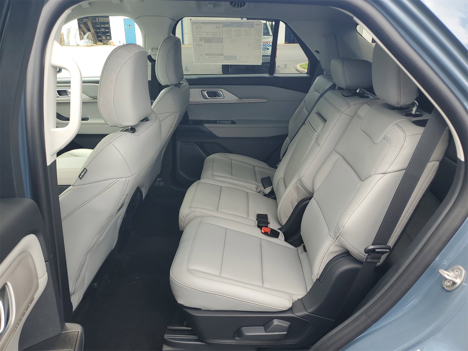 2025 Ford Explorer photo 7