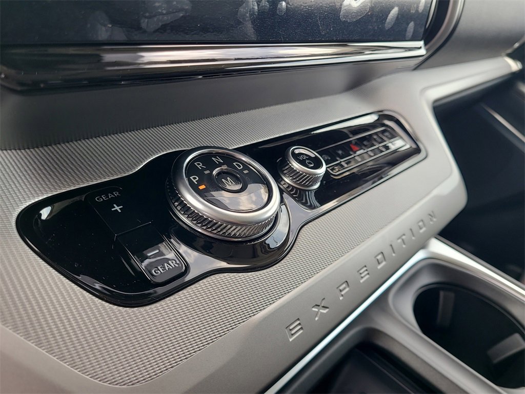 2025 Ford Expedition MAX photo 25