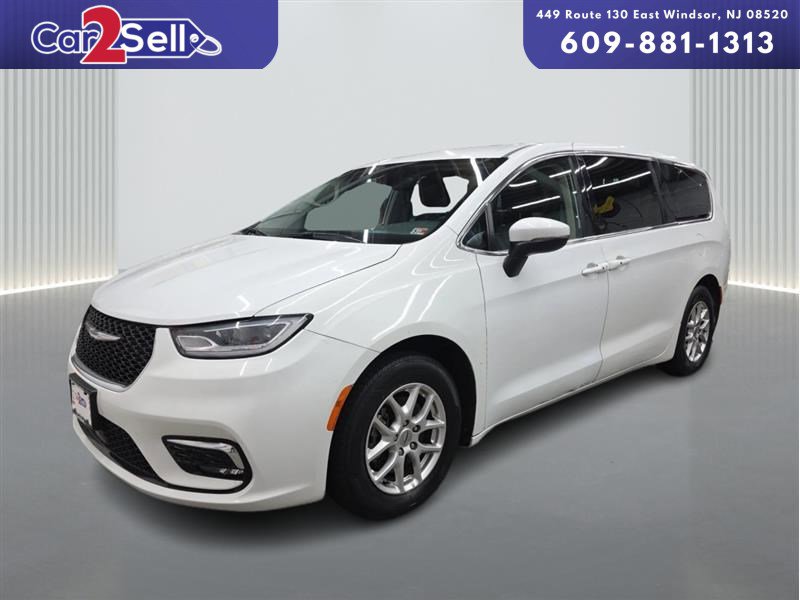 2023 Chrysler Pacifica Touring L's photo
