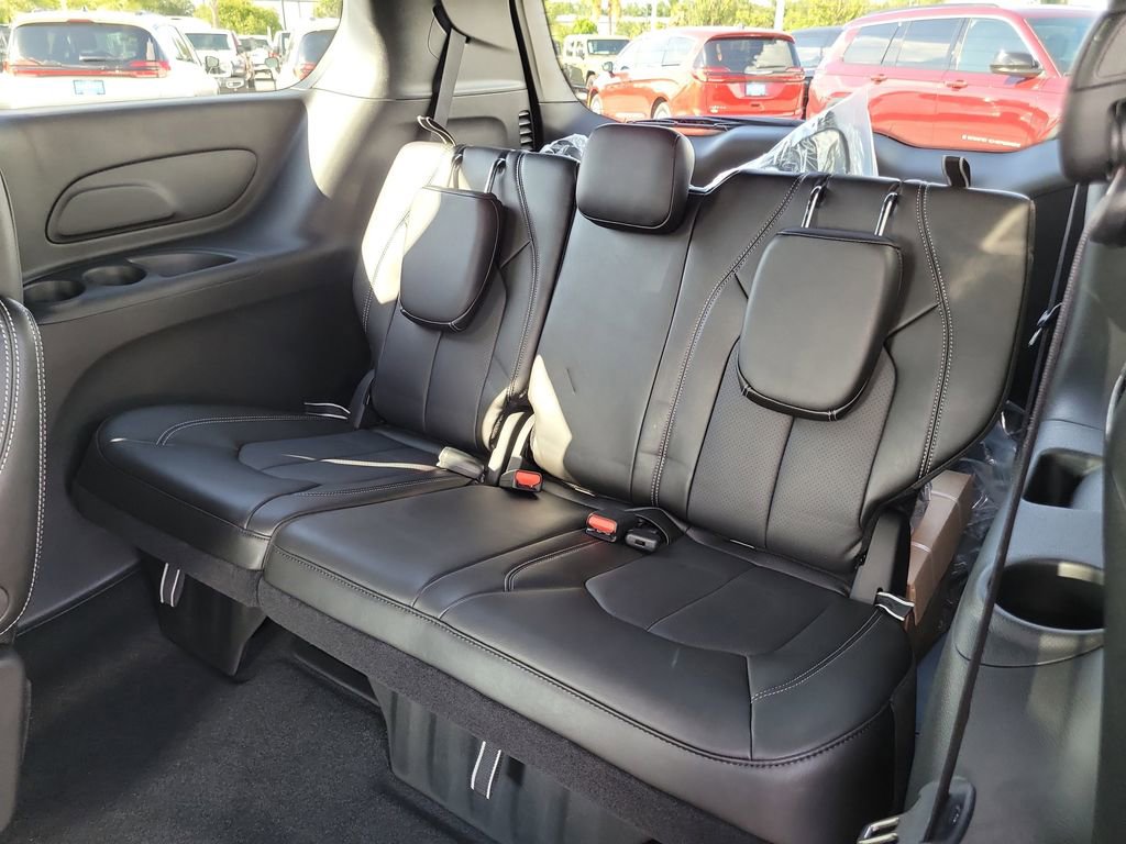 2026 Chrysler Voyager LX photo 8