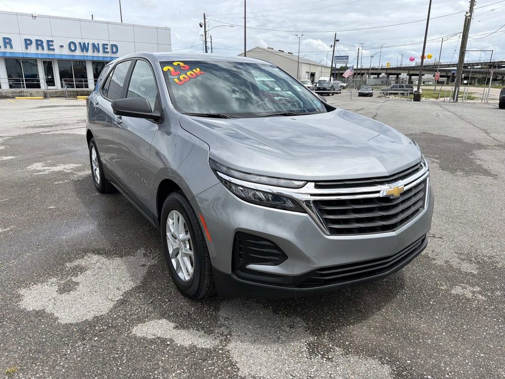 2023 Chevrolet Equinox LS's photo