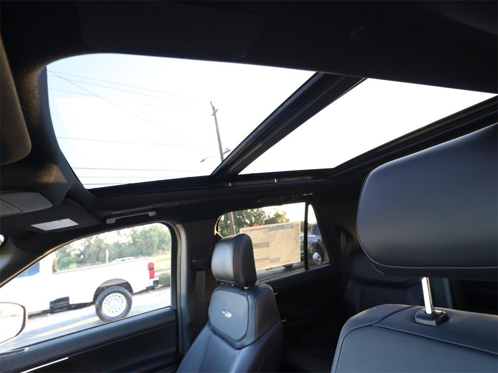 2025 Ford Expedition Platinum photo 2