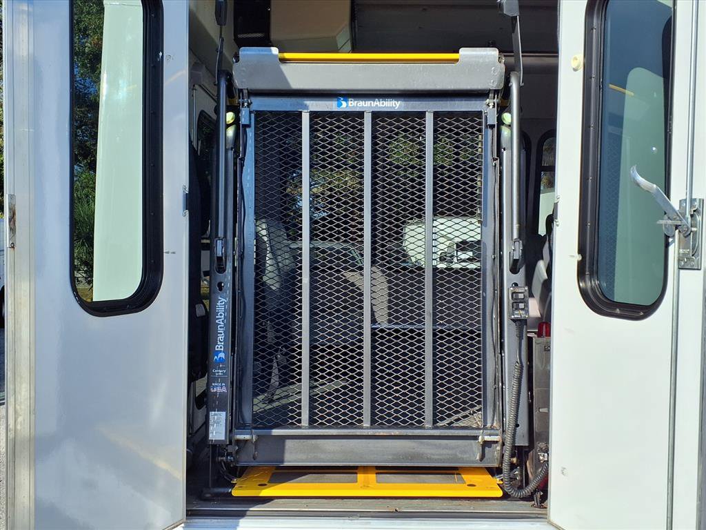 2021 Ford E-Series Cutaway Base - Photo 10
