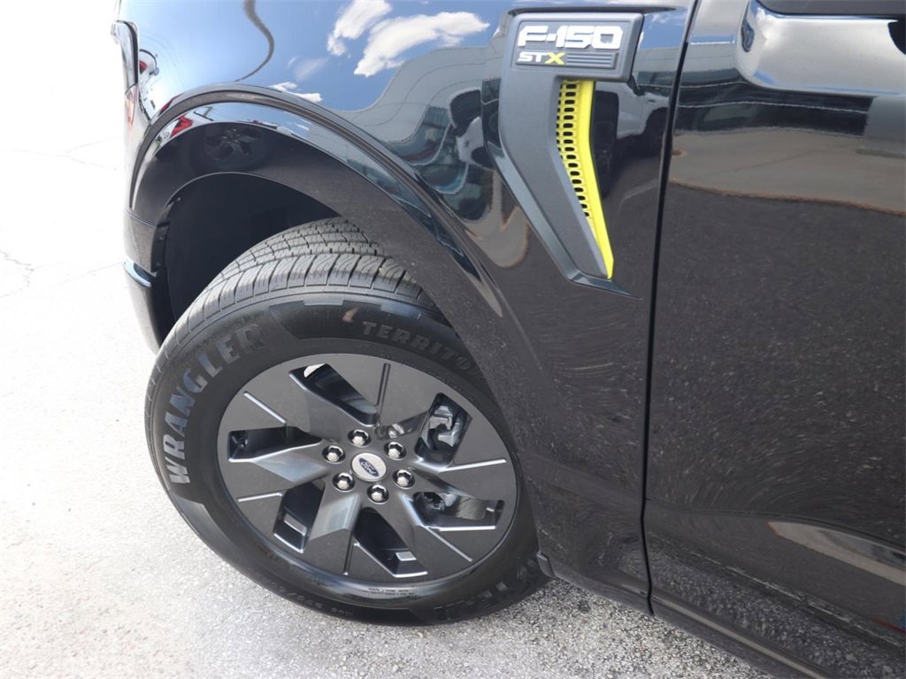 2025 Ford F-150 STX photo 4
