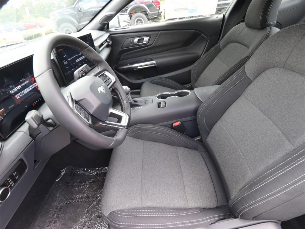 2025 Ford Mustang EcoBoost photo 2
