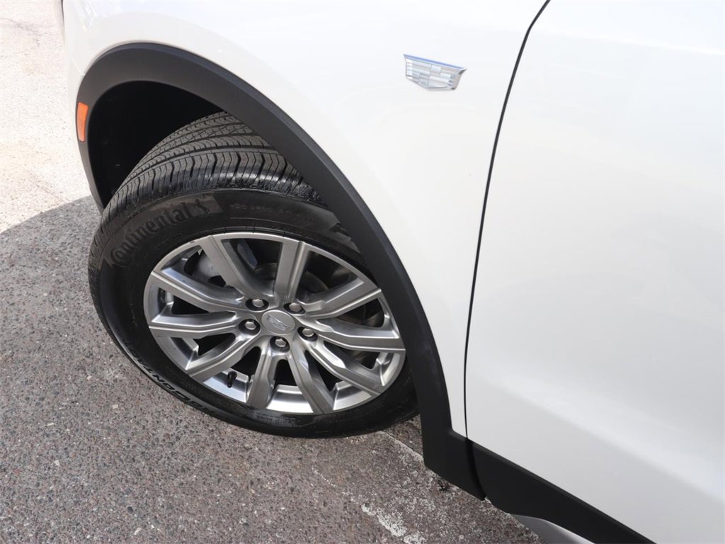 2023 Cadillac XT4 Premium Luxury photo 3