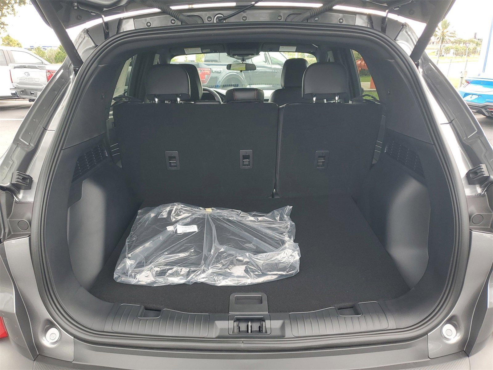 2025 Ford Escape ST-Line photo 4