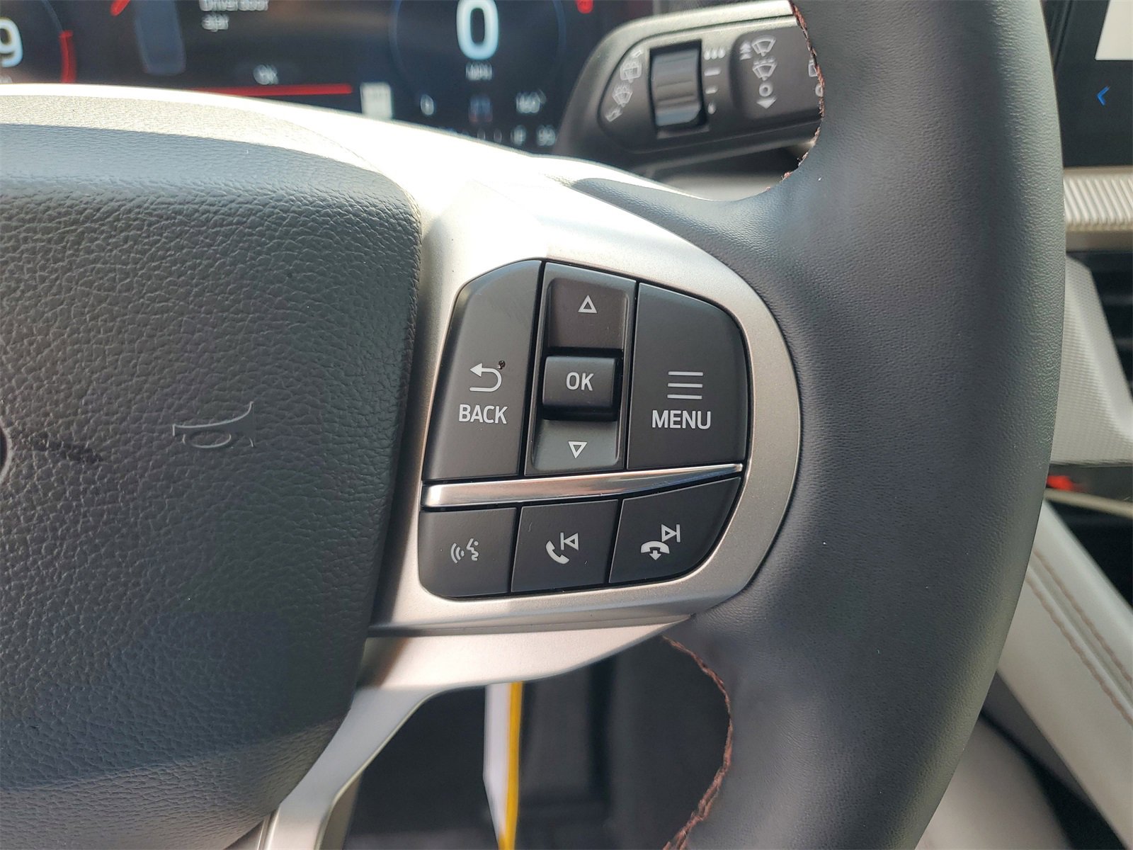 2025 Ford Explorer photo 17