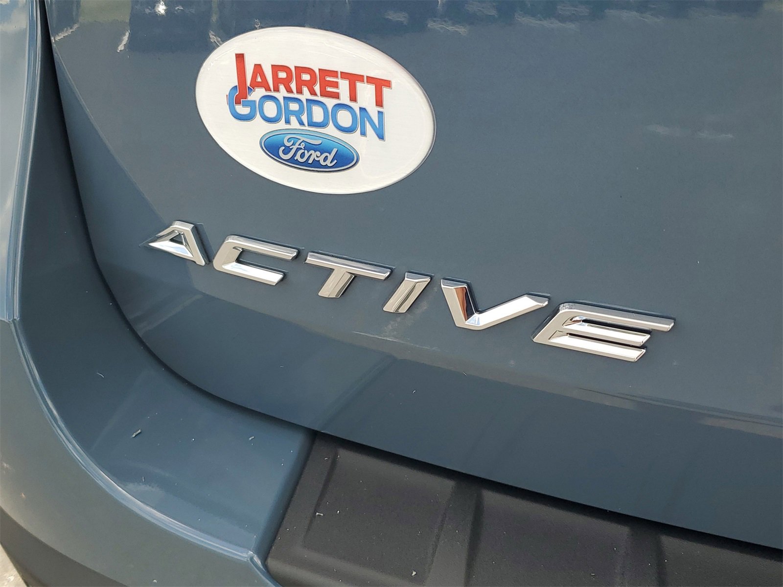2025 Ford Explorer photo 2