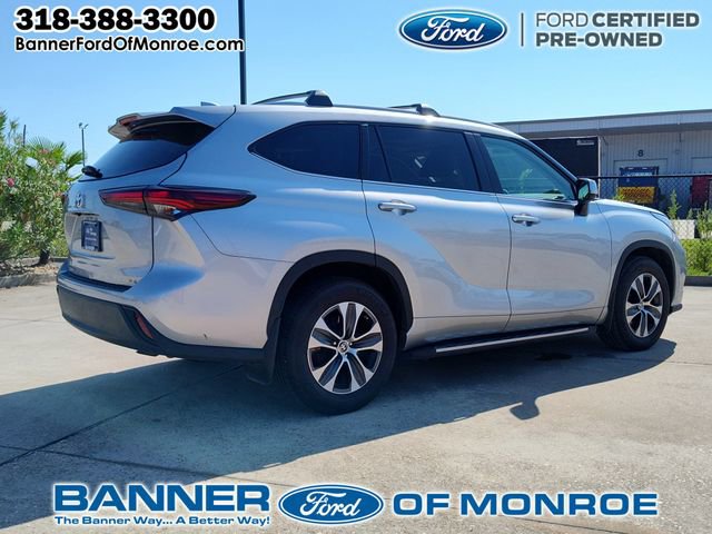 2024 Toyota Highlander LE photo 6
