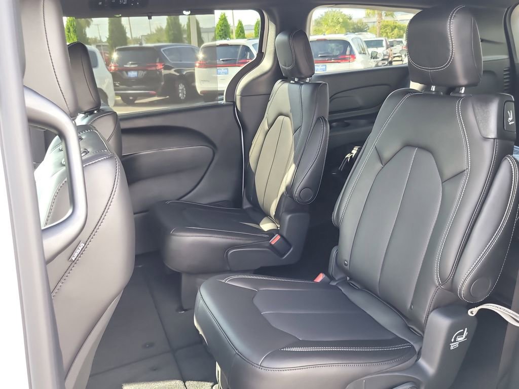 2026 Chrysler Voyager LX photo 7