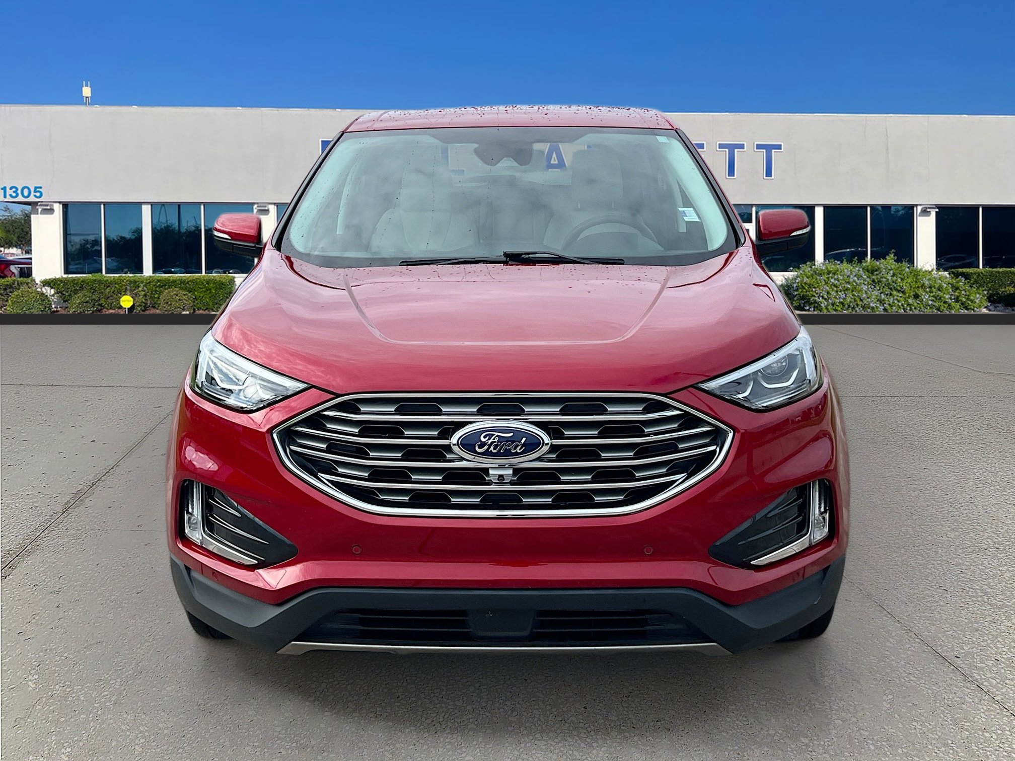 2022 Ford Edge Titanium photo 2