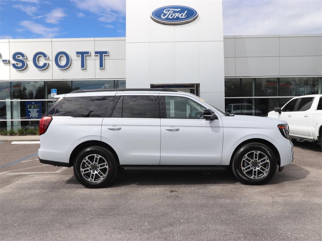 2025 Ford Expedition photo 4