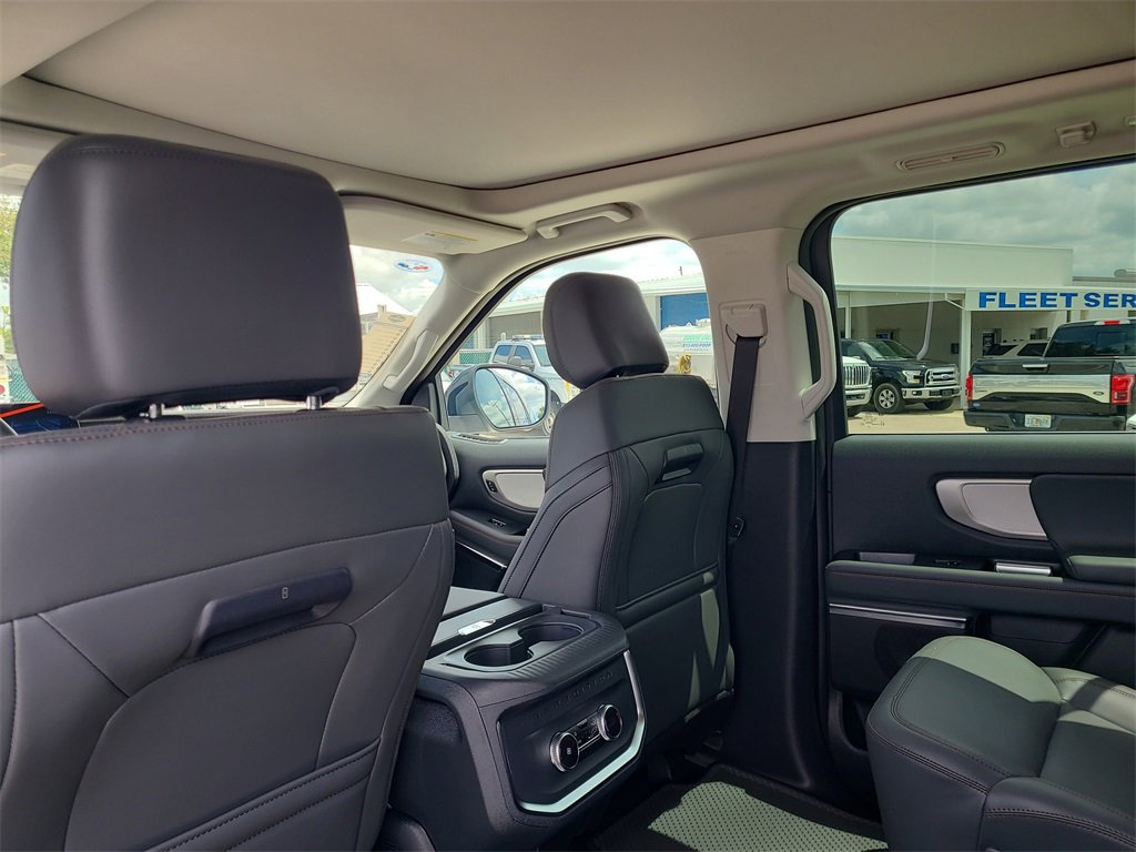 2025 Ford Expedition MAX photo 10