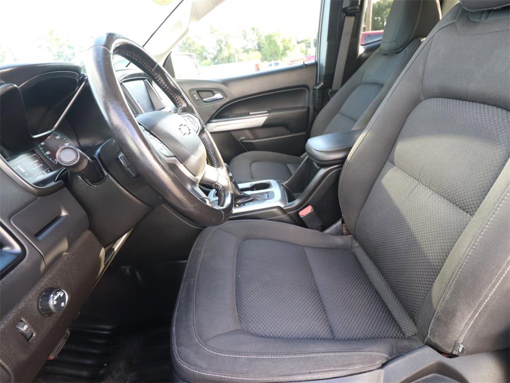 2022 Chevrolet Colorado LT photo 2