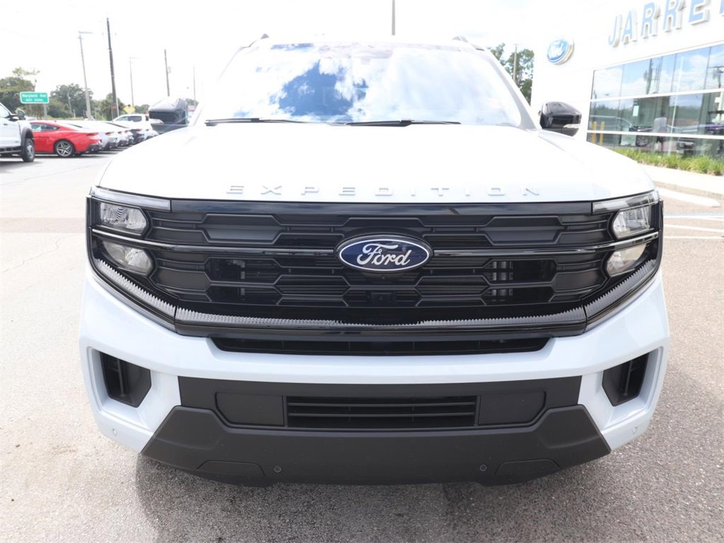2025 Ford Expedition photo 3