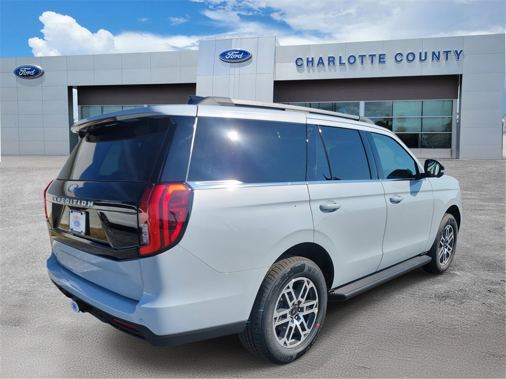 2025 Ford Expedition photo 4