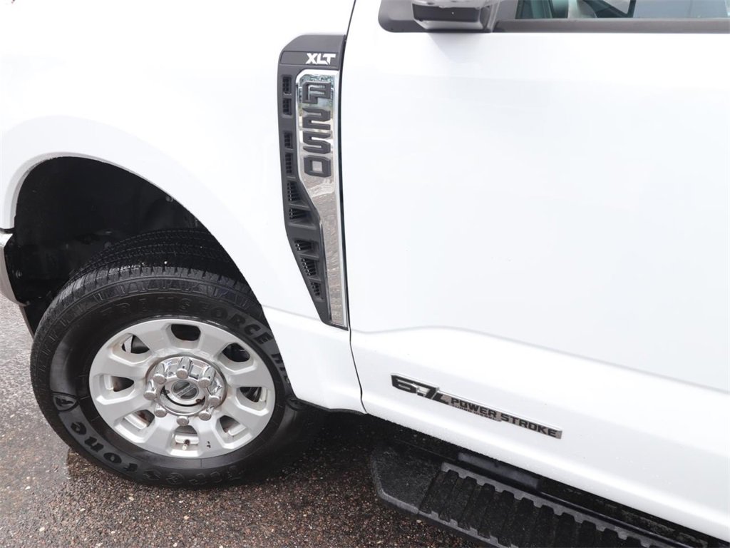 2023 Ford F-250 XLT photo 3