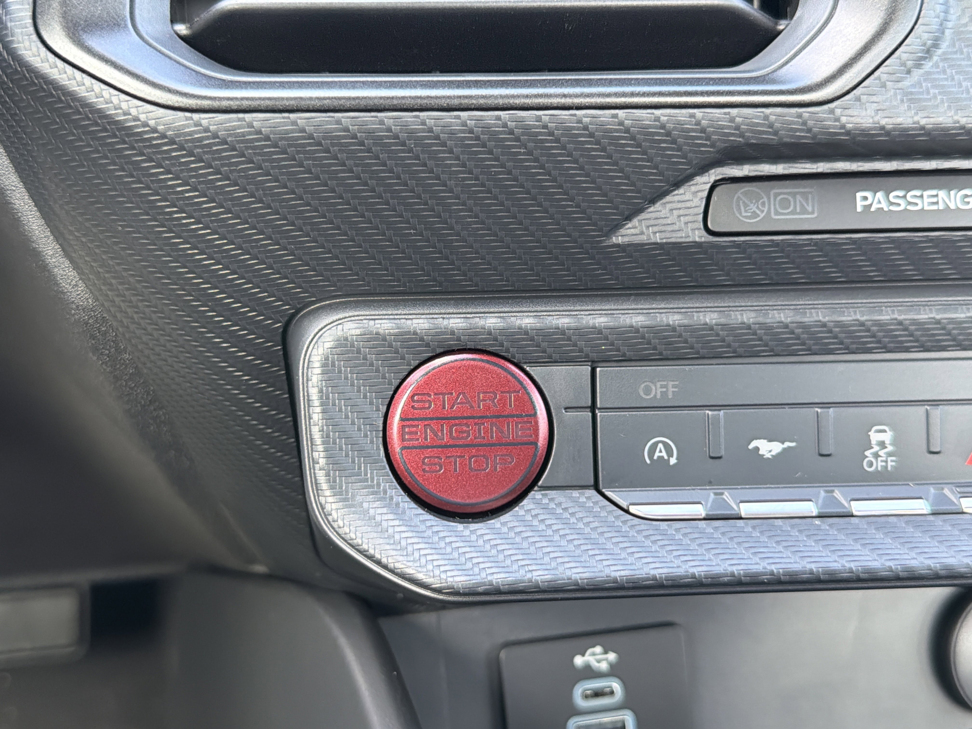 2025 Ford Mustang EcoBoost photo 4