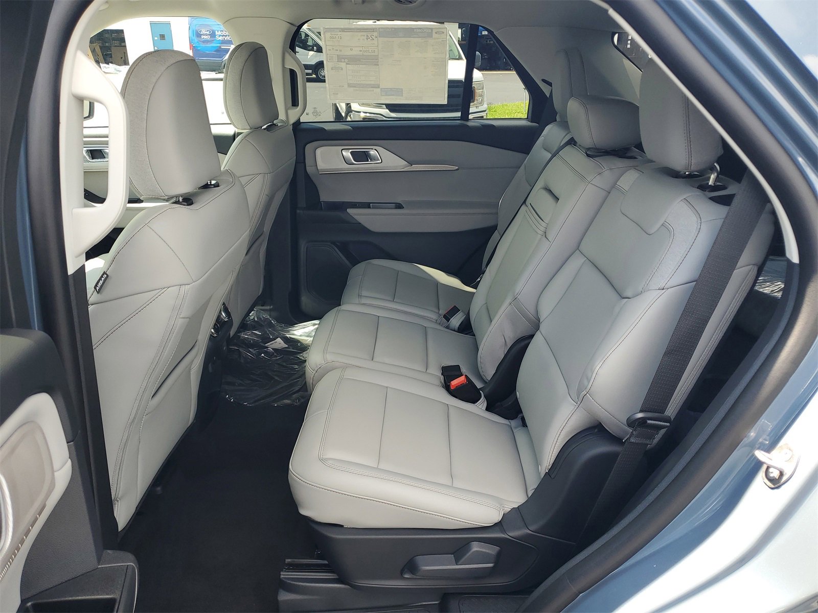 2025 Ford Explorer photo 8