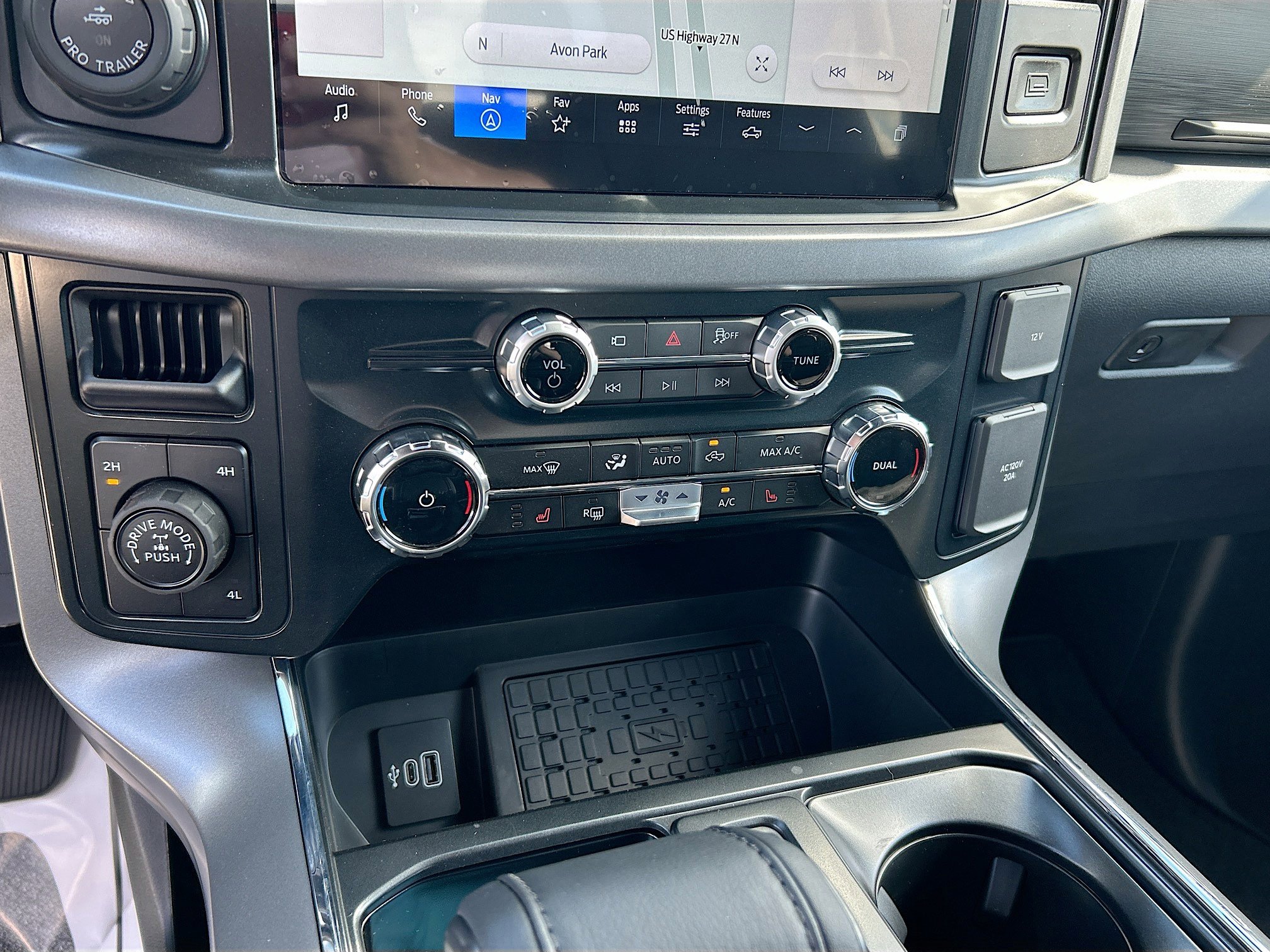 2025 Ford F-150 XLT photo 11