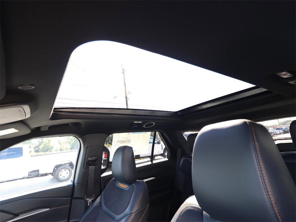 2026 Ford Explorer photo 2