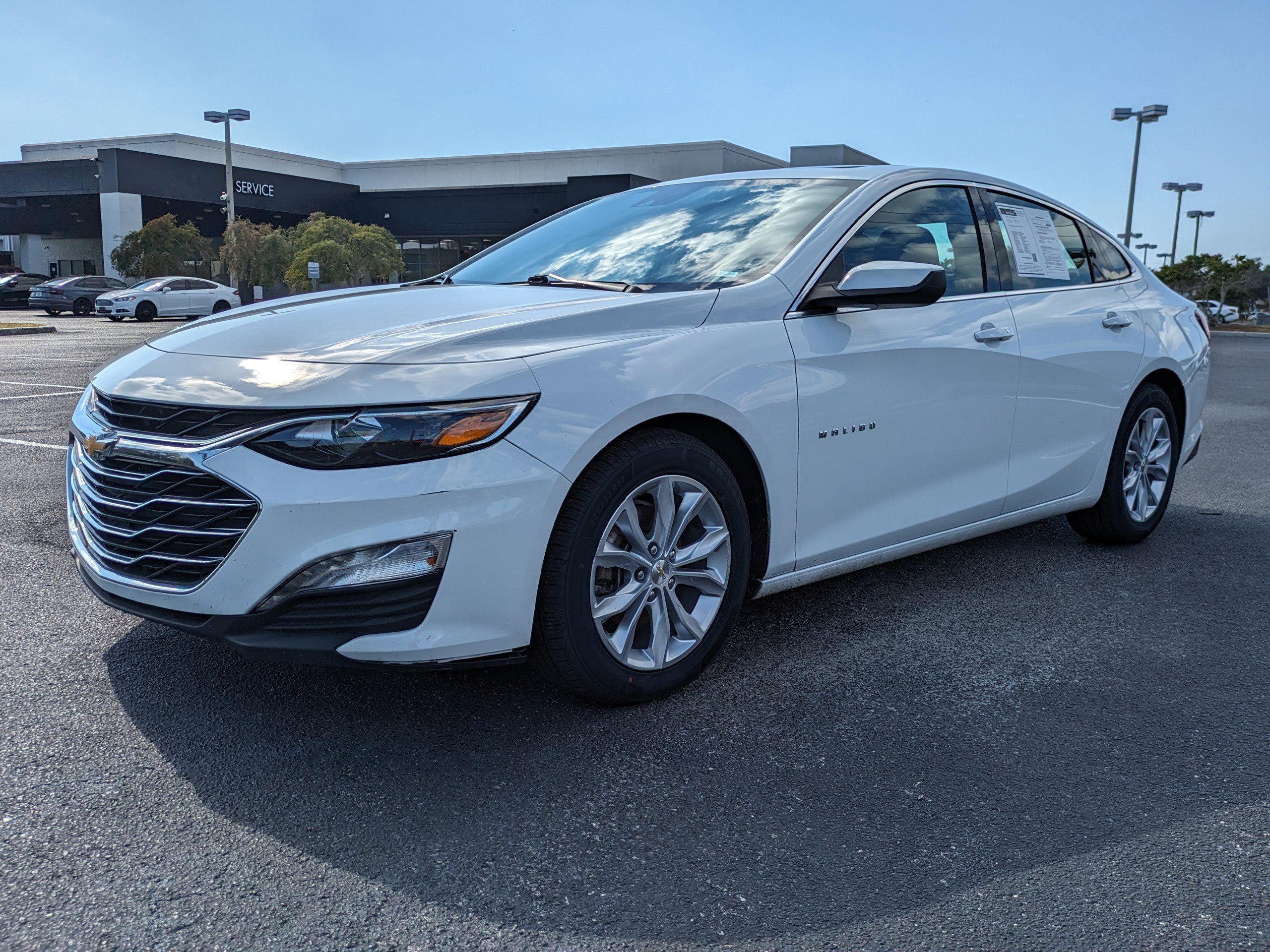 2024 Chevrolet Malibu 1LT photo 2