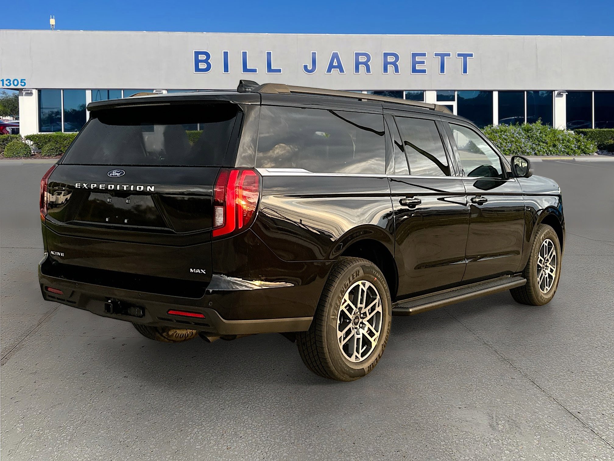 2025 Ford Expedition MAX photo 3